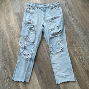 Women’s size 8 American Eagle mom jeans.
